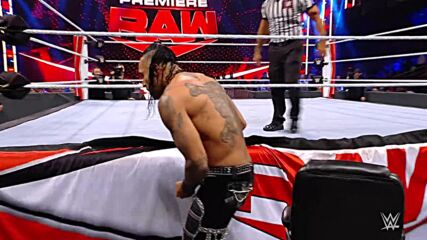 Damian Priest pummels T-BAR following Championship Contender Match: Raw, Oct. 25, 2021