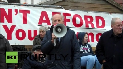 UK: 'SOS Dairy' - Farmers stage demo over milk prices in Belfast