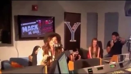 Demi Lovato pee Super Bass na Nicki Minaj