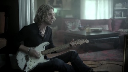 Casey James - Crying On A Suitcase [превод на български]