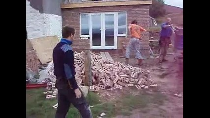 Шотландски Начин За Разтоварване На Тухли