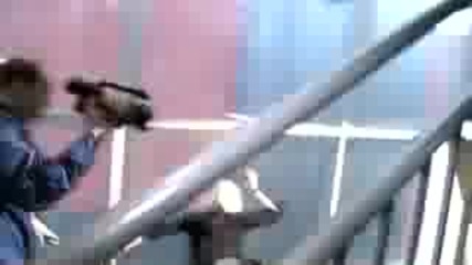 Taylor Momsen Vs Paparazzi.