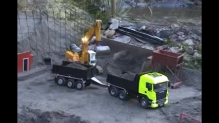 Liebherr 944 loading and Scania unloading 