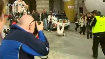 Рали пилот се пребива като куче