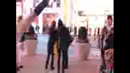 Lady Gaga - Born This Way (пародия в New York)