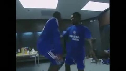 Didier Drogba,makelele and Essien Dance!!! [www.keepvid.com]