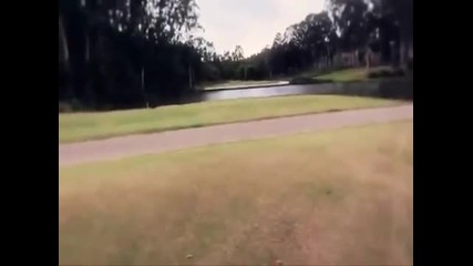Джъстин играе голф ... : дд !!