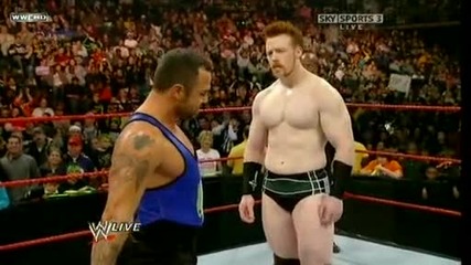 Wwe Raw 30.11.09 Sheamus pummeled Santino Marella 