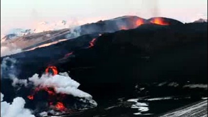 Заснето днес - Вулканът Ейяфятлайокул продължава да бълва дим и пепел - част 1 