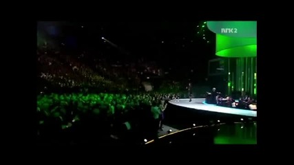 Donna Summer - She Works Hard For The Money - Live December 11. 2009 