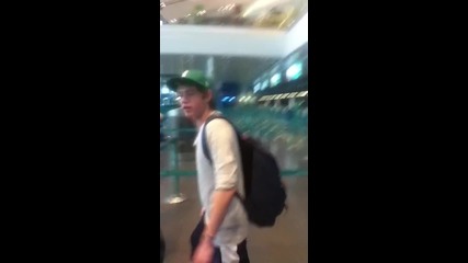 One Direction - Найл на летището в Дъблин на 03.07.2012