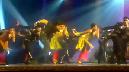 Shahrukh Khan dance at Gima.
