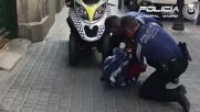 Испански полицаи спасиха лешояд, скитащ в центъра на Мадрид (ВИДЕО)