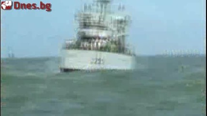 Кораб с петрол се обърна, петно се стеле край Мумбай 