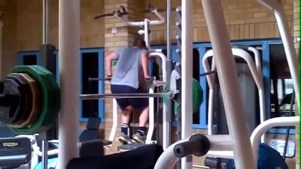 Във фитнес залата - странна тренировъчна техника