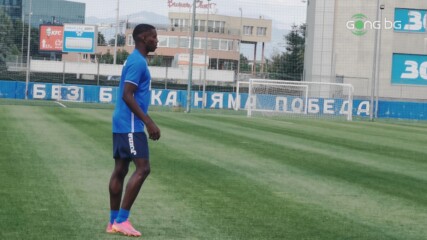 Нов защитник тренира с Левски