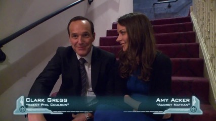 Звездите Кларк Грег и Ейми Акер по време на снимките на сериала си Агентите на Щ. И. Т. (2013-2014)
