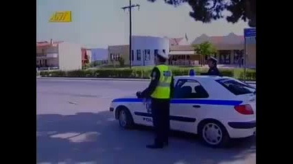 Моторист ce ебава с полицай Смях!!!