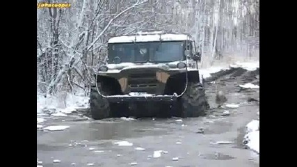 Руско страшилище vs замръзнал гьол