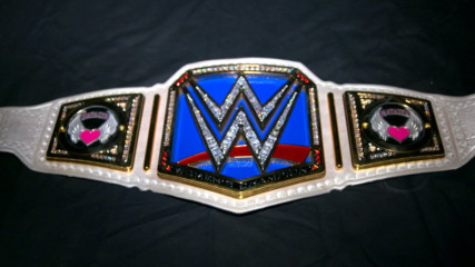 Natalya's custom plates are added to the SmackDown Women's Championship: WWE.com Exclusive, Aug. 22, 2017