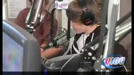 Justin Bieber singing - The Climb at Q100