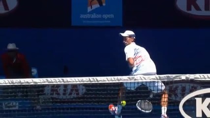 Новак Джокович също с хот-дог - Australian Open 2012, 1 кръг