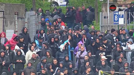 Десетки фенове  на Локо Пд изпълниха зоната за гости на "Арена Арда"
