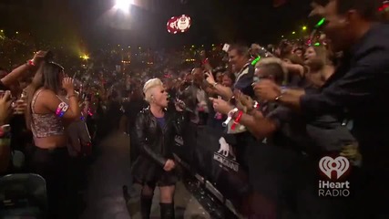 Pink - Raise your glass (iheartradio Music Festival 2012) (високо качество)