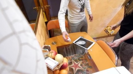 Брат разыграл сестру _ Ipad prank