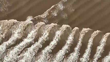 Уникалният феномен „Сребърният дракон” се появи в река в Китай (ВИДЕО)