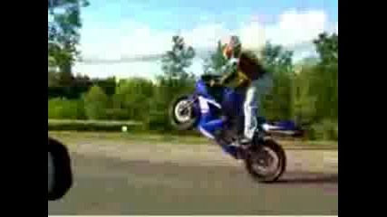 Yamaha R1 Wheelie