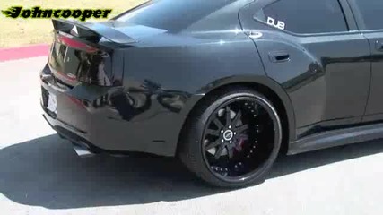 Ненормален Dodge Charger Srt8