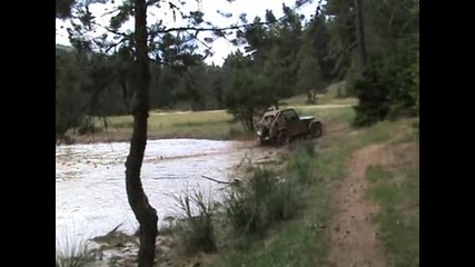 Как се минава през тиня и вода с Джип 4 х 4