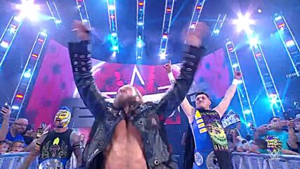 Edge & Rey Mysterio prepare Dominik for his first match in front of a live audience