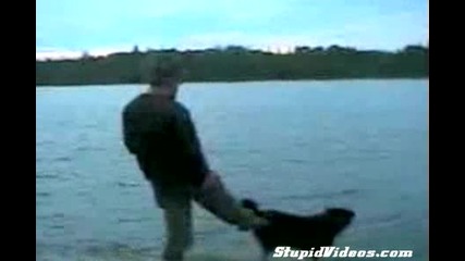 Смях куче изигра рибар