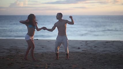Evelyn Magyari & Jonathan Troupe - Honolulu Hawaii