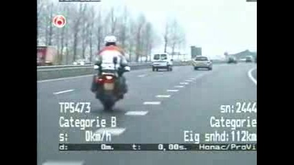 Porsche 911 Tries To Escape The Police