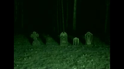 Ужасяващ Призрак Заснет В Гробищата