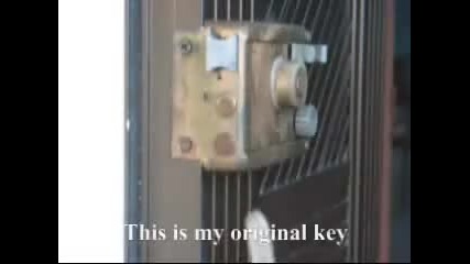 Как да си направите ключ за секретна брава за 1 мин 