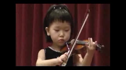 Тригодишно Момиченце Свири На Цигулка