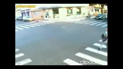 Два Мотора Се Сблъскват на Кръстовище