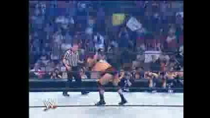 The Rock прави Chockslam на the undertaker