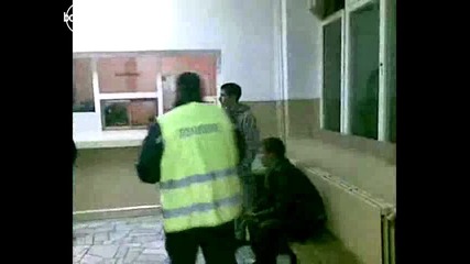 Полицай Бие и заплашва 22 - шен - от Долни Дъбник - Качи Видео и Mp3, Гледай Видео 