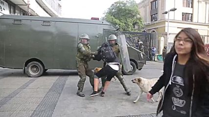Chile: Riot police seize teens off Santiago streets at violent education demo