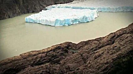 Голям айсберг се отчупи от ледник в Чили