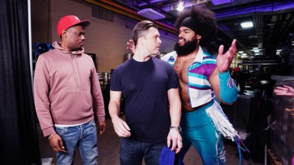 "Saturday Night Live" stars Michael Che and Colin Jost tour Raw's backstage area: Raw, March 4, 2019