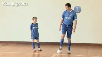 Как се прави финтът Ronaldinho Elastico