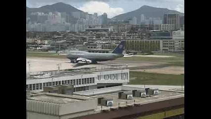 Boeing 747 на United Airlines излита от Kai Tak в Хонг Конг