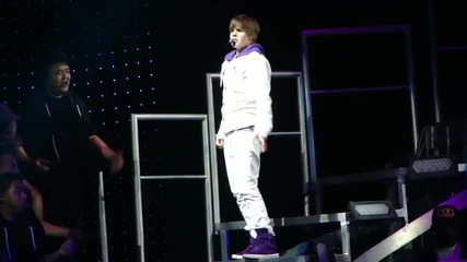 На живо! Justin Bieber - Bigger ( My World Tour 2010 ) 23.06.2010 Hartford, C T 