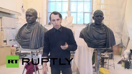 Русия: Артист прави скулптори на Путин и Обама като римски императори